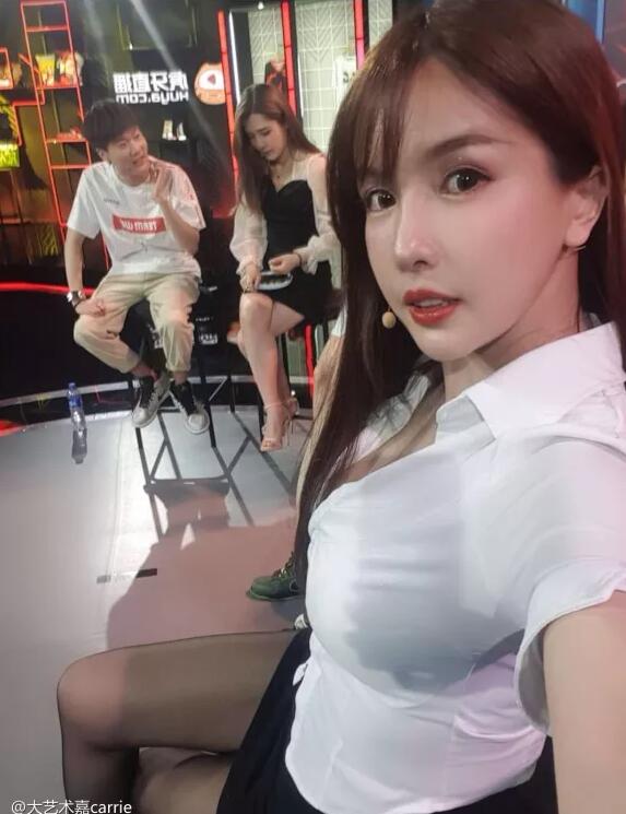 斗鱼大艺术嘉carrie个人图片资料,刷飞机就能获得福利啄木鸟视频?