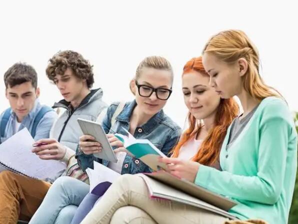 留學生人脈圈建立的重要性，聰明的留學生在校期間，就在微信群交友社交了