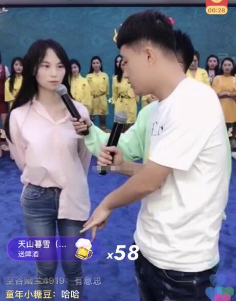賀仔在河南演出的前女友現身二嫂直播間 竟然為賀仔生了一個女兒