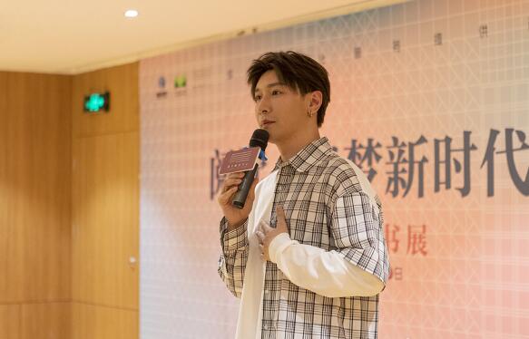 抖音楊家成個人資料簡介 美聯英語明星老師MrYang楊家成圖片