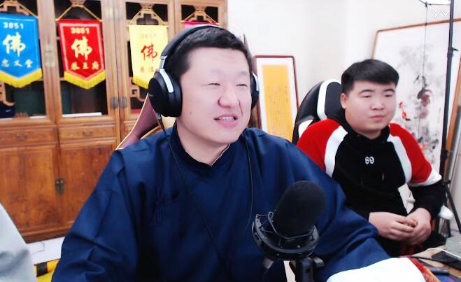 大佛艱難時期神豪秒榜，改點晚上直播，並不是等哦哥豪刷
