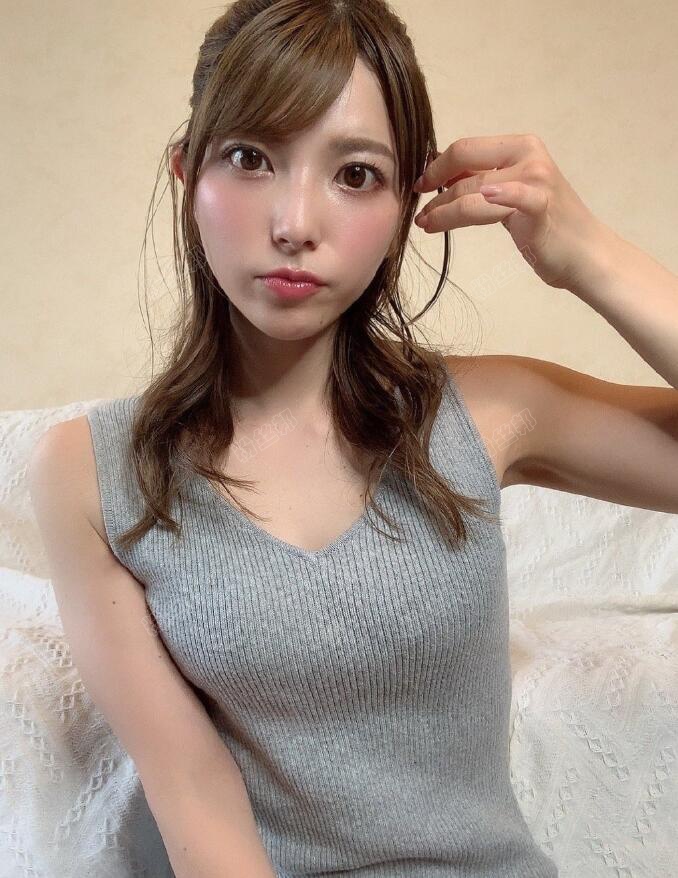 MineS小姐SY亞衣入駐鬥魚，網友提醒做好心理準備，直播間疑似被屏蔽
