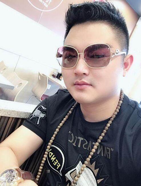 快手貝源哥個人資料，貝源哥真實身份背景，與高迪關係目前身家多少