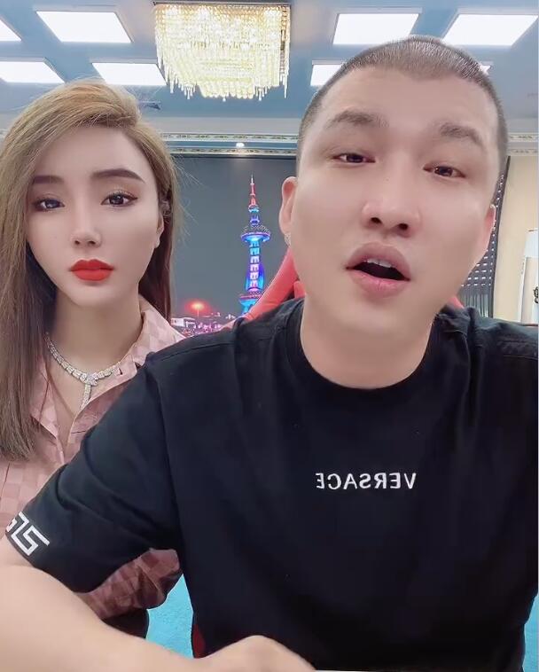 張二嫂和可樂比資產誰有錢，快手二驢自稱“百億驢”，炫富僅辛巴能與他抗衡