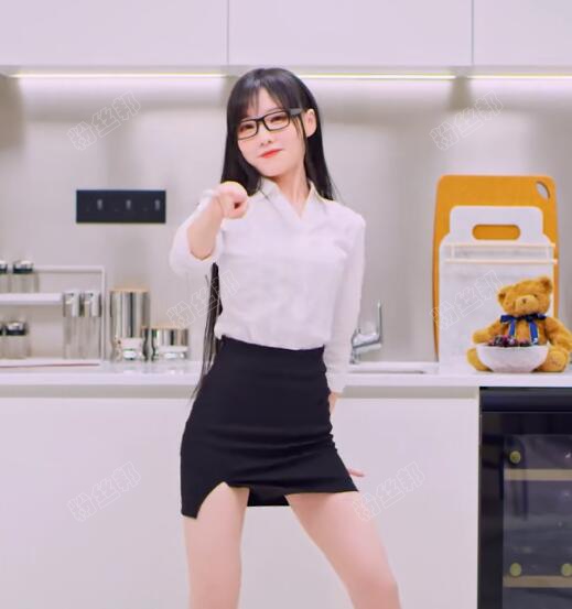 B站舞姬咬人貓個人資料簡介，咬人貓玩機器什麼梗，咬人貓走紅經過