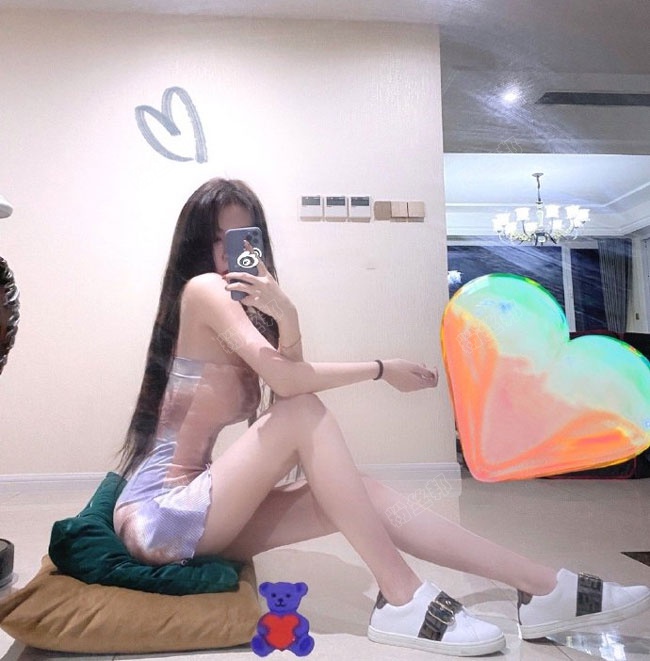 這位主播究竟哪裏好，這麼多大哥支持，虎牙“依然是婷er”周年慶收禮168萬