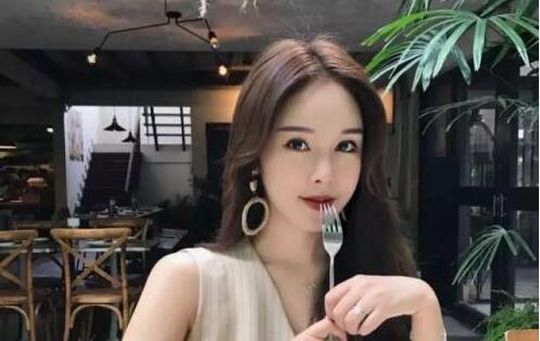 美女網紅夫妻林珊珊大白離婚 七年姐弟戀告吹