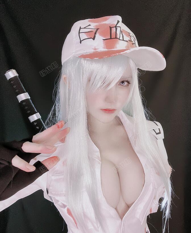 鬥魚“魔王”入駐B站，魔王大人帥帥帥ii恢複直播，試穿矽膠皮套直接“光”著違規