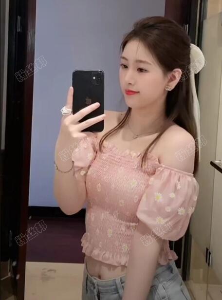 抖音女網紅世妍sonya與4位男友同住酒店，海王世妍sonya定好鬧鍾分別約會