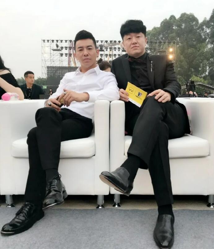 舞帝利哥解散師門，正式對外宣布公會調整，已全權交給大佛管理