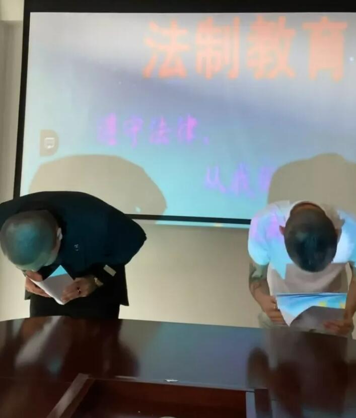 快手雲南達摩與雲小海直播約架，因影響惡劣被調查，接受法製教育道歉