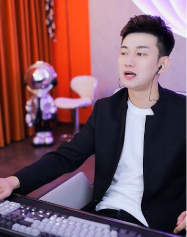趙小磊簽約奇領，與鴿寶又合體，YY將再現錄音門？
