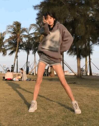 抖音井川裏予一個月漲粉821萬，“純欲天花板”如何在抖音爆紅？