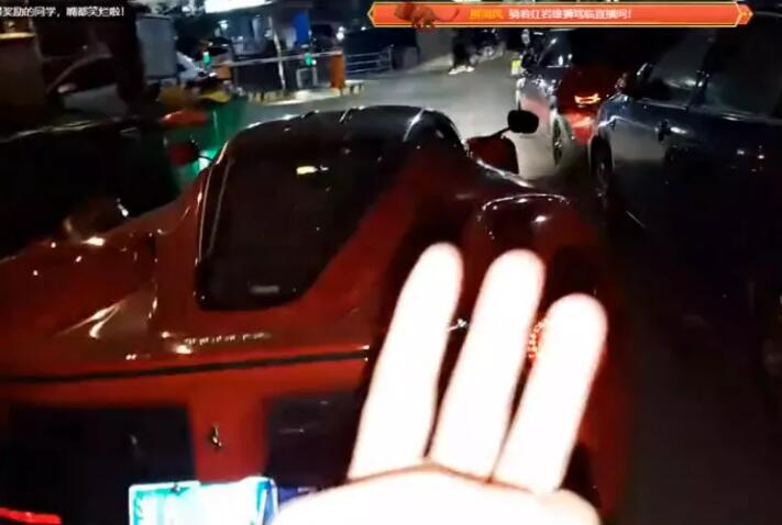 集夢會長玩車還是糟蹋車，法拉利拉法刮壞貶值30萬，保時捷已在瑟瑟發抖