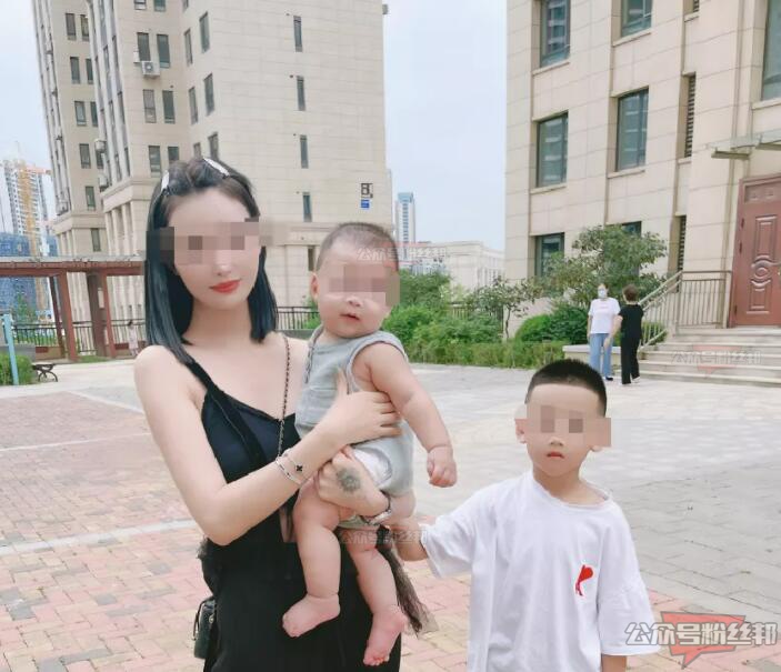 天佑兩個兒子母親身份被扒出？女方陳靜瑩是一位美女模特，身材顏值俱佳！