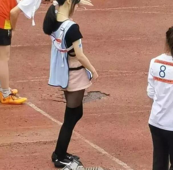 女生穿黑絲被取名“運動媛”，別太較真兒了，動不動就是“媛”