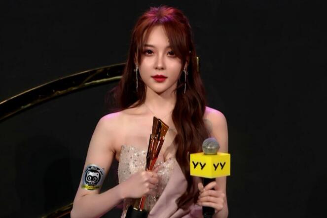 美女雲集亮眼紅毯秀，YY2021年度盛典落幕，啟動正能量炬光聯盟
