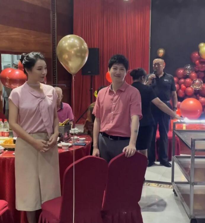 官宣戀情一年多後，女流與“YJJ”舉辦婚禮訂婚宴，粉絲曝光現場照片