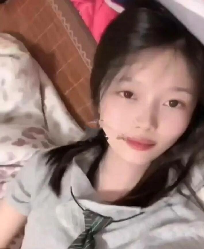 倒立的那個不是我，抖音甜甜佳被爆12分鍾視頻，網友評價反差挺大