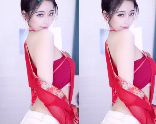 違規扣分太多，美女主播“小號”熱舞，就算超管提醒也停不下來
