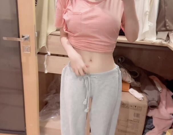鬥魚小布丁pinky曬身份證，意外曝光家庭住址，售賣寫真存貨被一搶而空