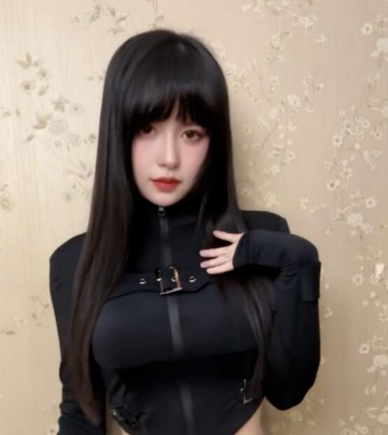 癩蛤蟆吃天鵝肉？樹奈奈“傘皇”官宣10年姐弟戀，立馬同框秀恩愛