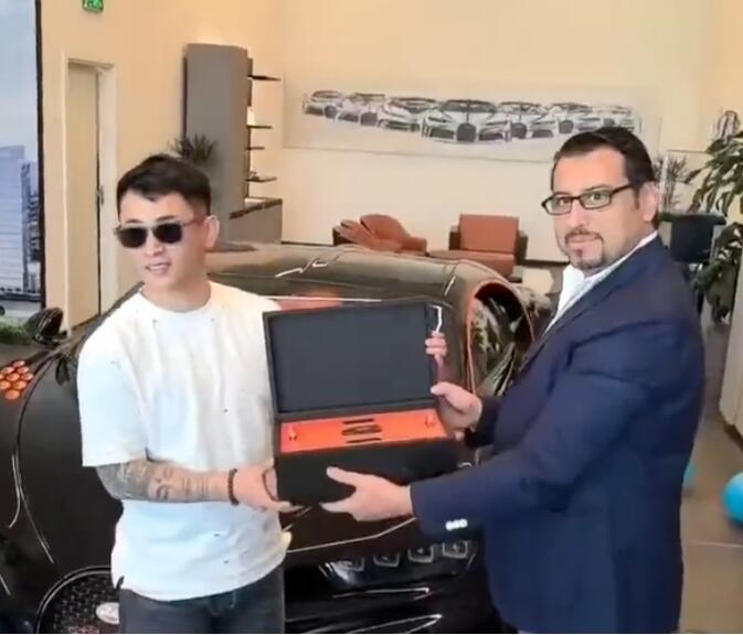 網紅吳迪提車7000萬布加迪，回應買豪車不是炫富，保證不會炒作