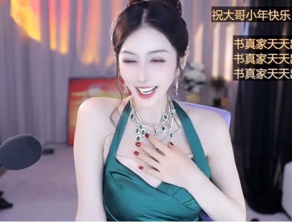 這個不錯真好看，小小酷哥查房張琪格，被其禦姐氣質吸引想約她