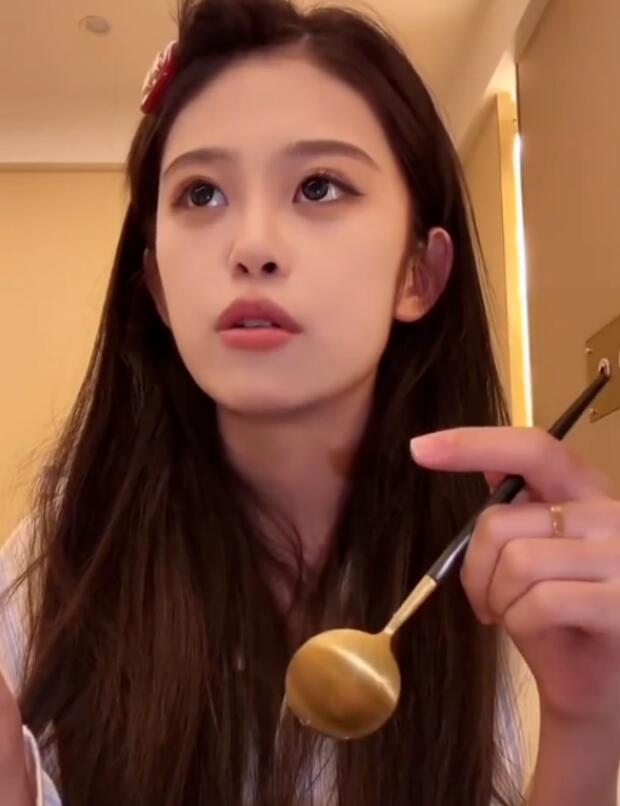 快手網紅二姍生完孩子首次開播，傷口還沒愈合，上廁所都是一種幸福