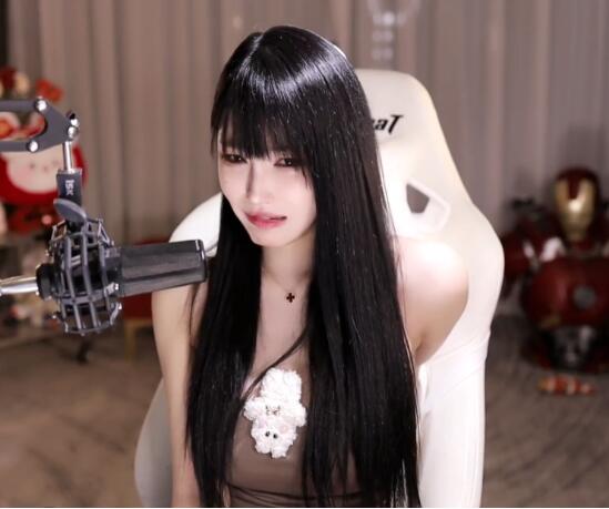 笑貧不笑娼舞女還講人生？女主播小小酥回應，我能給家裏買車買房