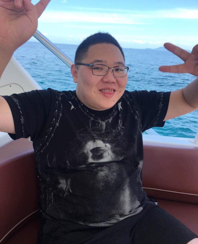 PDD停播後太能“跑”了，輾轉各地瘋狂旅遊，與盧本偉澳門再被拍