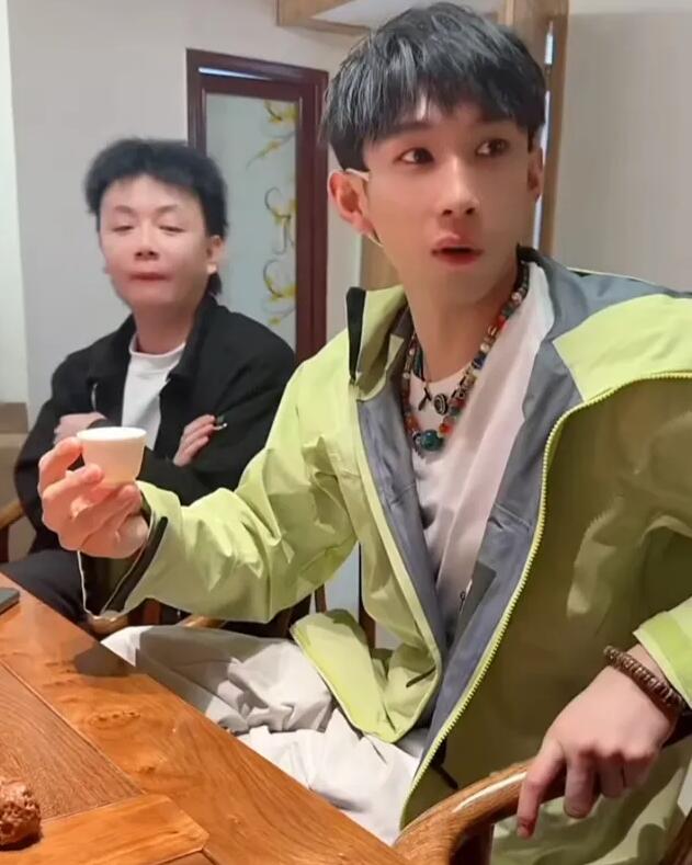 網紅天佑真的要複出了，實地考察茶廠源頭，將直播帶貨賣茶葉？