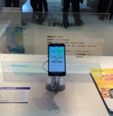 重慶電信金融基地消費金融產品買吧亮相雲博會