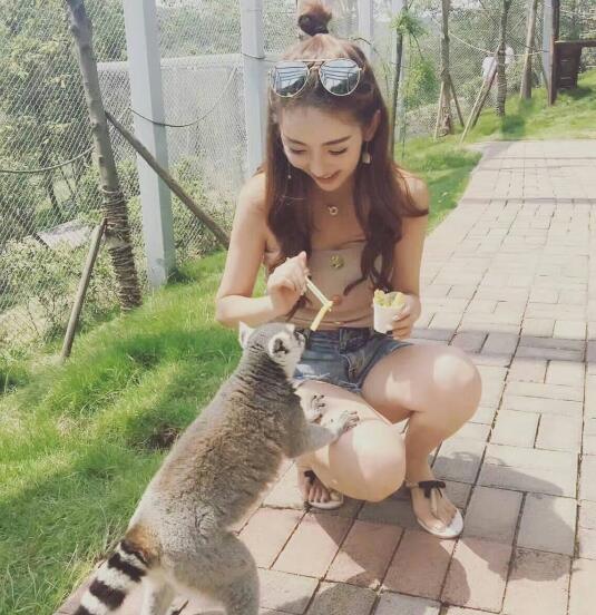 鬥魚主播丁蘭蘭（丁叮c）個人資料簡介 丁叮c直播間照片
