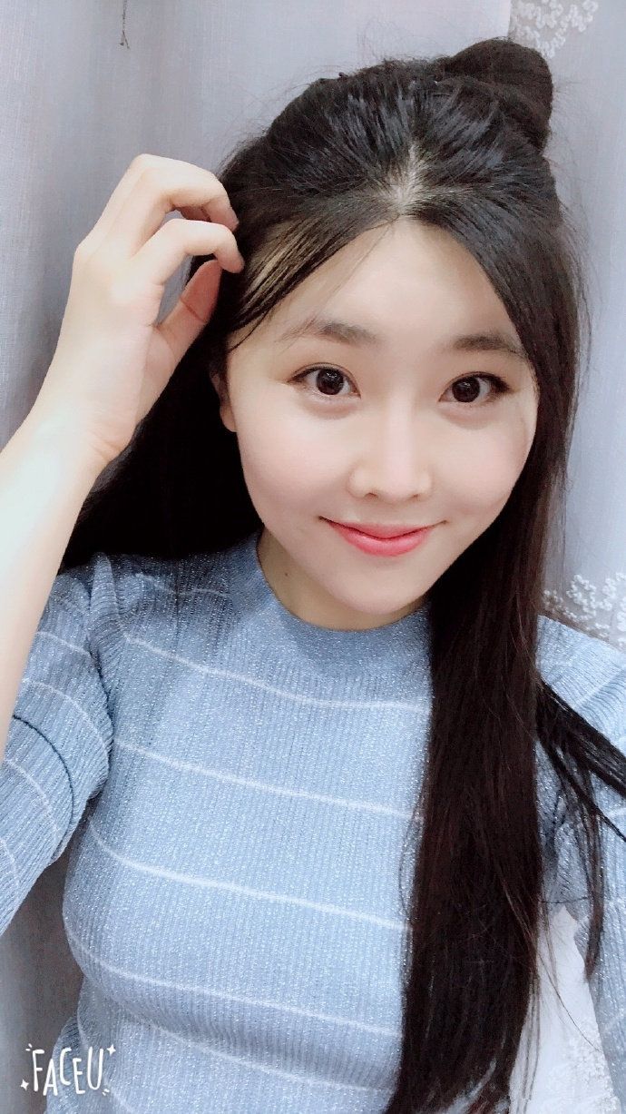 LOL阿怡也曾是馮提莫的同行？3年前也是顏值區主播