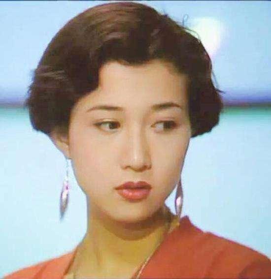 成龍終於承認小龍女，百億遺囑：房祖名獨享大半，女兒將衣食無憂