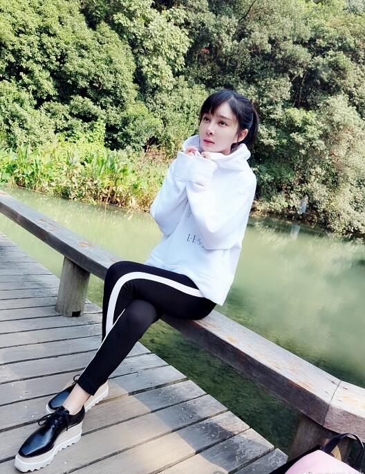 正能量美女小蹦趙小笨個人資料簡介 YY小蹦照片直播間