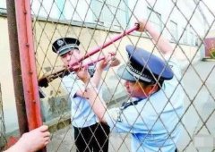 山東直播抓老賴全媒體直播引1800萬網友圍觀