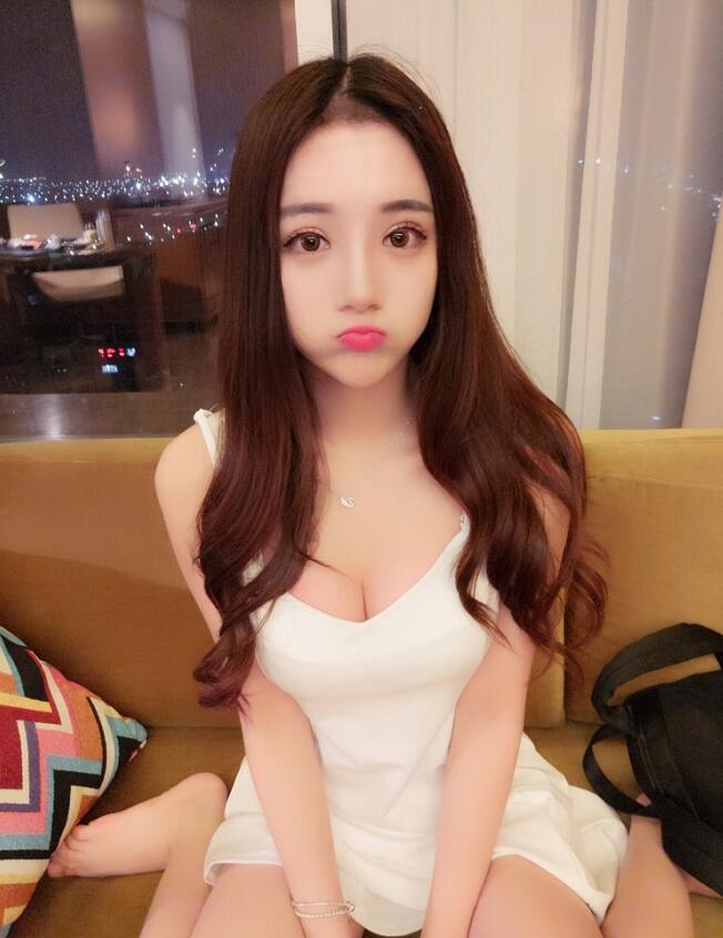 鬥魚美女主播靜寶寶個人資料簡介 靜寶寶大尺度生活照寫真圖片