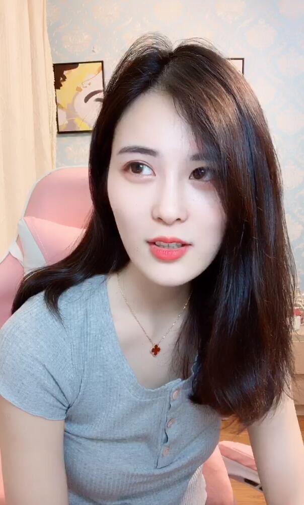 鬥魚白菜mm丶個人資料簡介 美女主播白菜mm微博生活照寫真