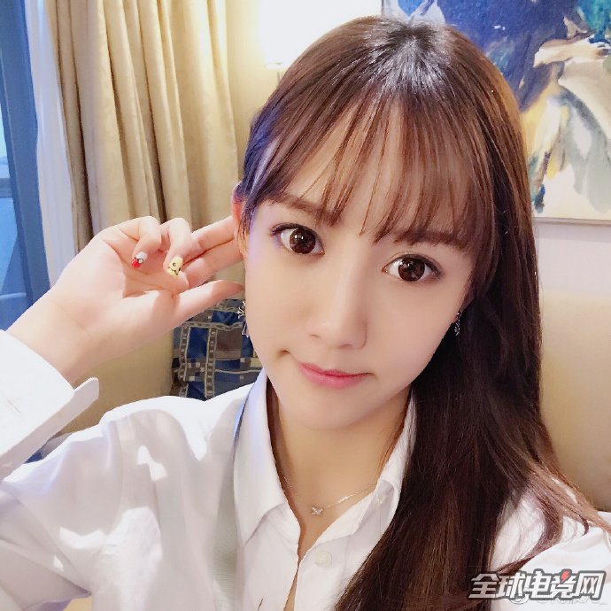 女主播深夜哭訴人氣暴跌180萬 電競周冬雨直呼好險